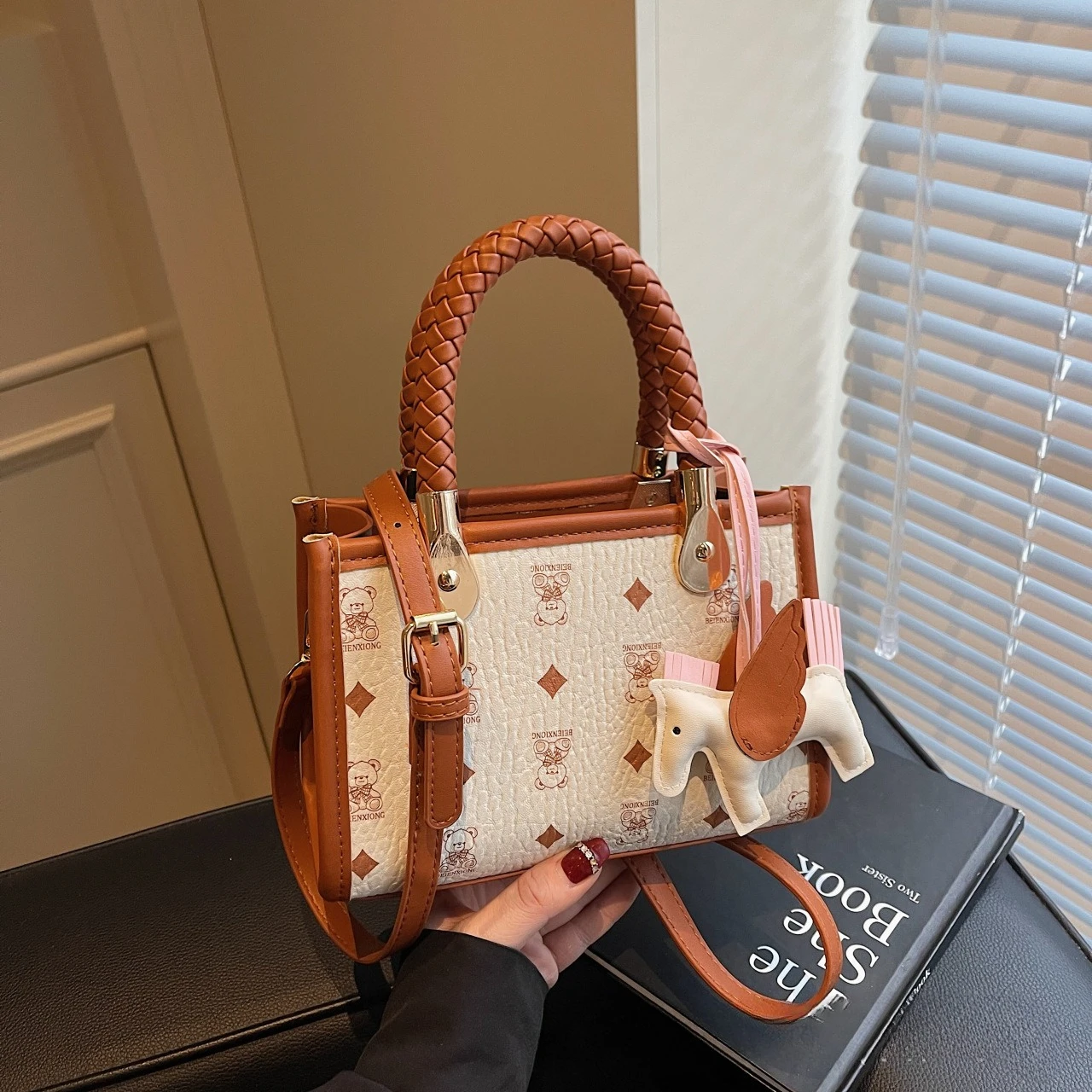 

‌2025 Korean Retro Mini Square Bag | Textured Convertible Tote, Casual Shoulder Crossbody