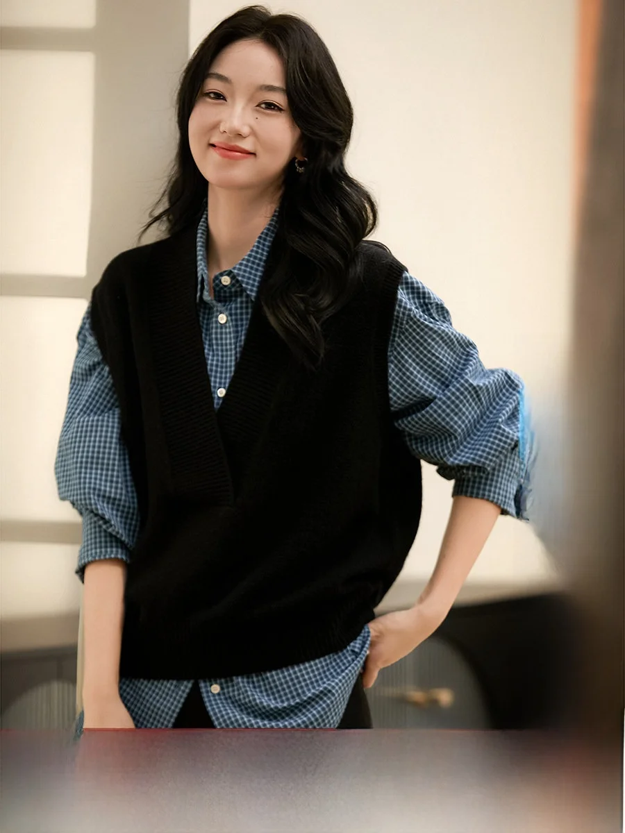 

Xhange Camere Wool Knitted Deep V-ne Vest Casual Loose Fit Layering Trendy Autumn Faion Women's Premium Knitwear