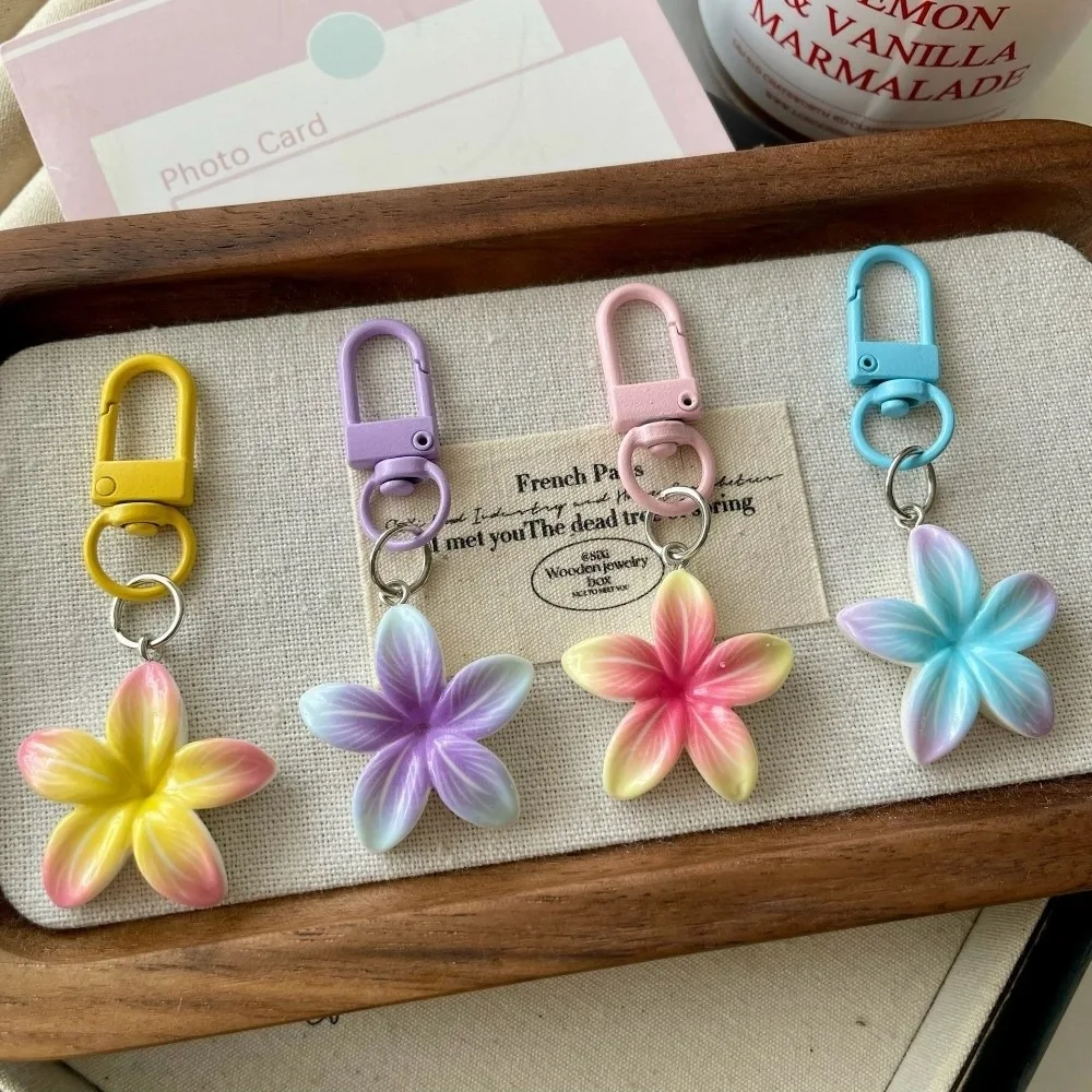 かわいい樹脂製フラワーキーホルダー カラフルな車のキーリング 花柄のバックパック飾り