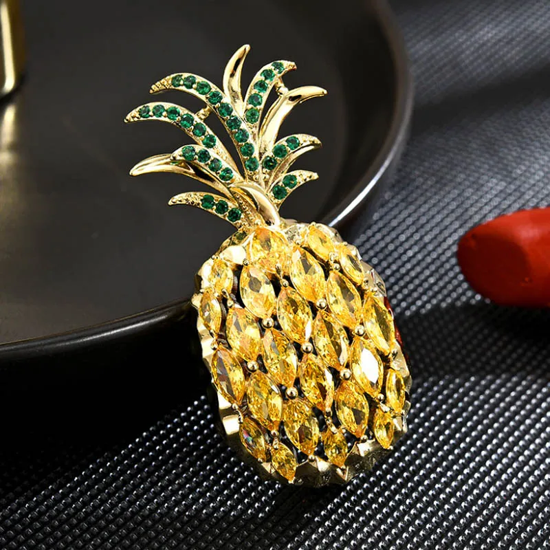 

European and American Fashion Titanium Micro-Inlaid AAA Zircon Pineapple Brooch Luxury Retro Pin