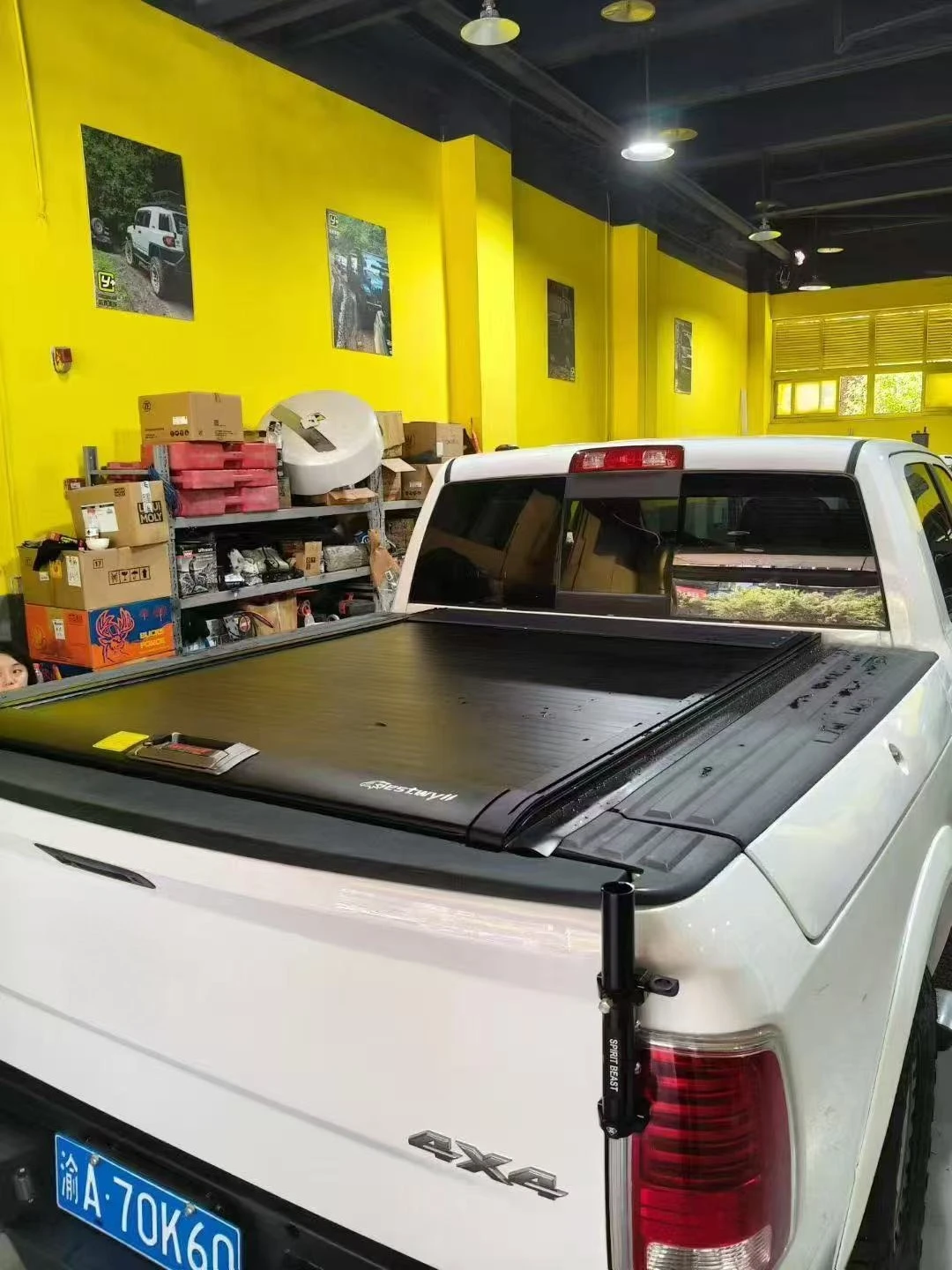 EXTREME Hard Tonneau Cover Aluminum Alloy Truck Bed Cover Roller Lid Waterproof Roller Cover for Dodge RAM 1500 With RAM Box 2
