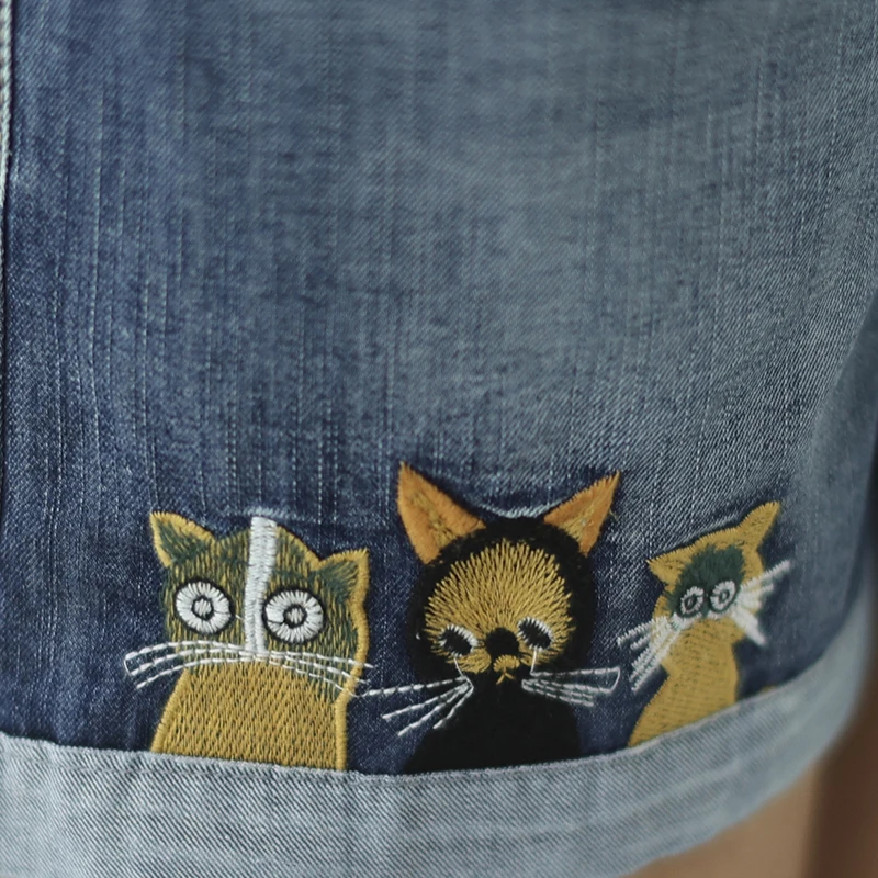 Pantalones cortos de mezclilla con agujero bordado de gato de dibujos animados para mujer, ropa informal, cintura elástica dulce, pantalones vaqueros de verano, U141