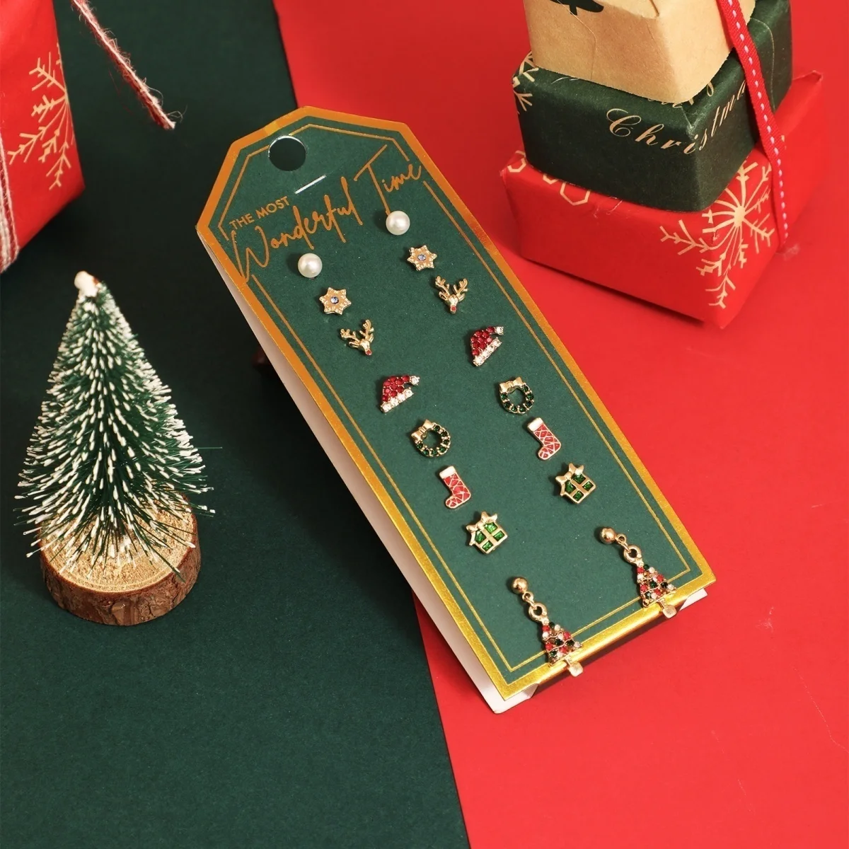 8 Paar/Set Strass-Weihnachtsbaum-Mütze Schneeflocke Elch Kranz Socken Geschenkbox Kleine Ohrstecker für Damen Weihnachten Neujahr Schmuck – Detail 21