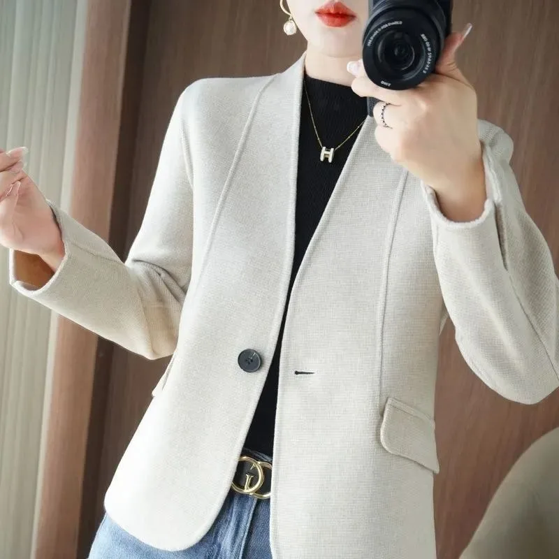 

Новая коллекция осень-зима: модное двустороннее шерстяное пальто с поясом, короткий фасон, безрукавный приталенный блейзер.