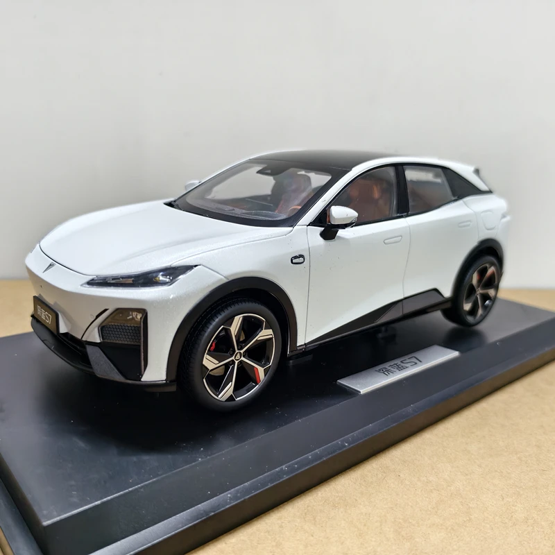 

Литой под давлением масштаб 1:18 Changan Deep Blue S7 New Energy SUV, модель автомобиля из сплава, Коллекционная игрушка, подарок, сувенир, украшение для дисплея