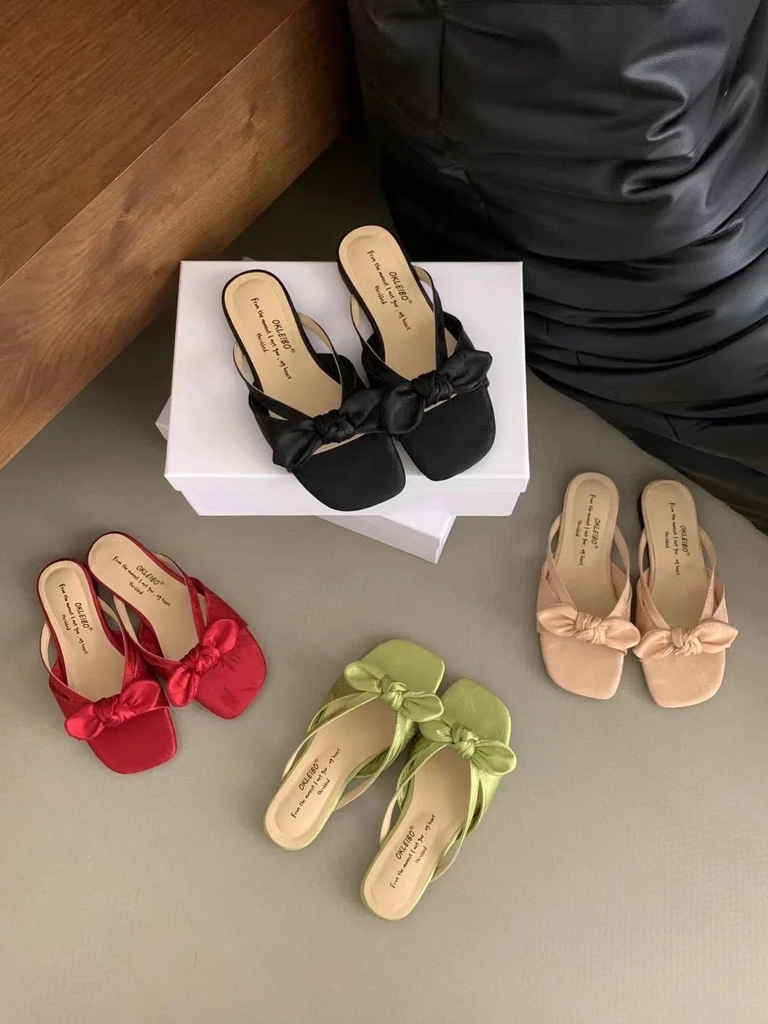 Huis Slippers Platform Lage Schoenen Glijbanen Zomer Klompen Vrouw Pantofle Rubber Zacht Strand 2024 Hoef Hakken Rome Stof Pu Vrouwelijke Sho