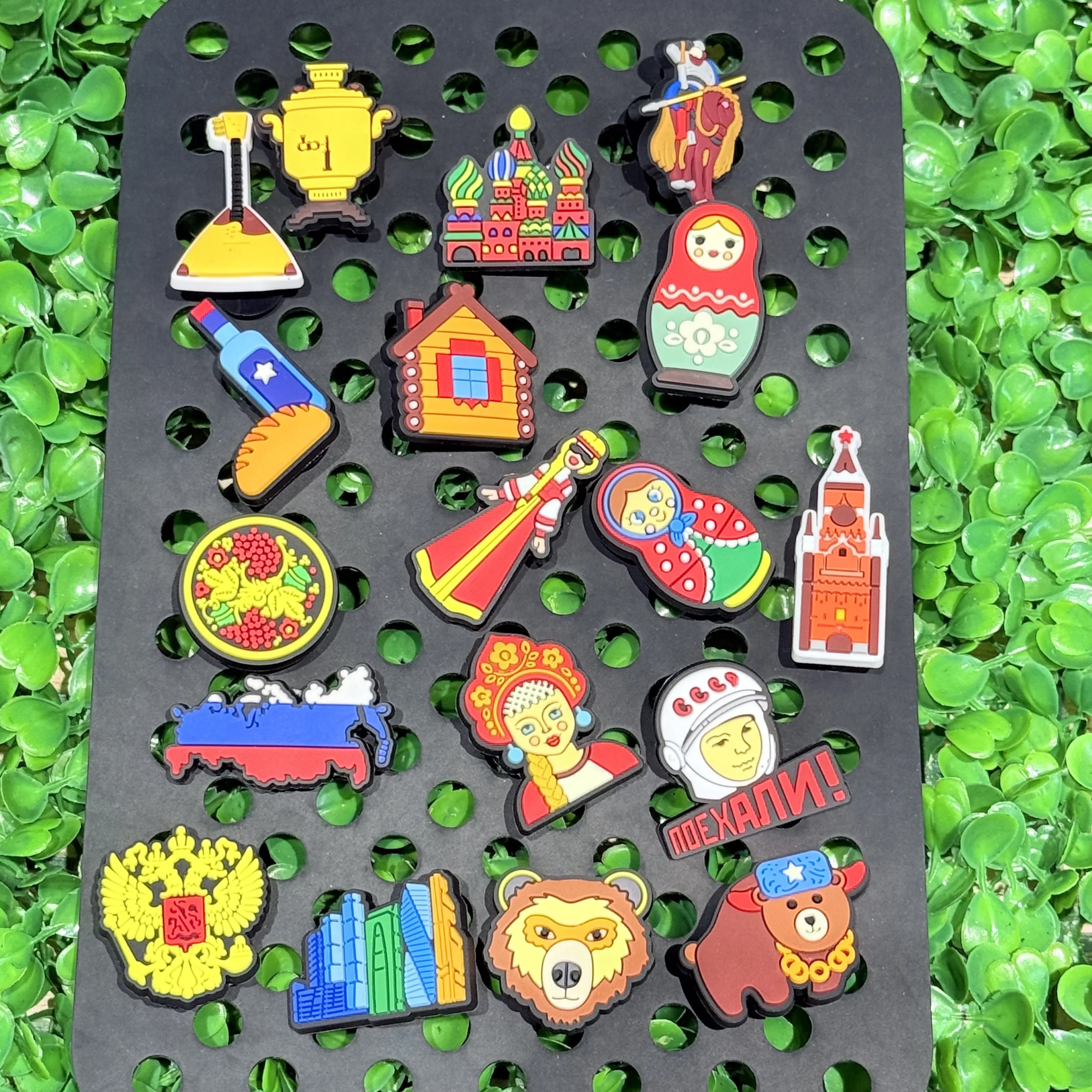 1-18-шт-русская-матрешка-хлеб-медведь-подвески-для-обуви-из-ПВХ-подходят-для-браслетов-украшения-с-пряжкой-для-сабо-булавки-детский-праздничный-подарок