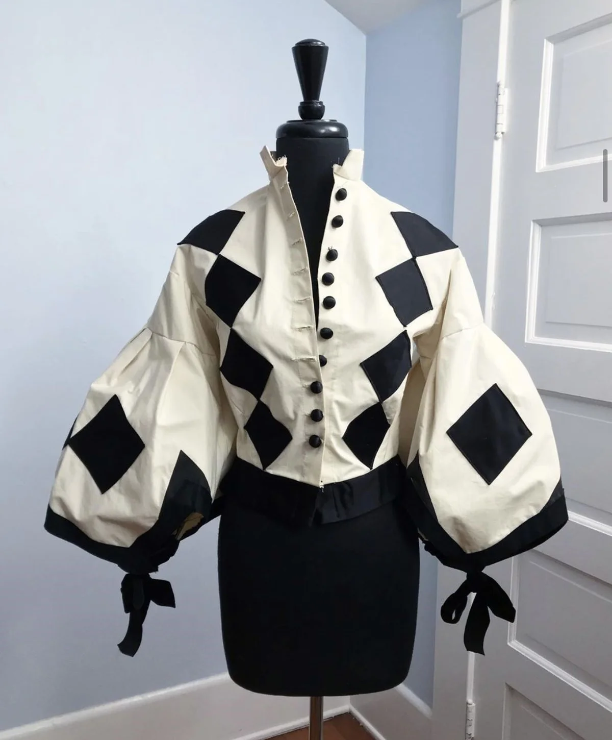 Mittelalterliches Hofnarren-Kostüm für Damen, Gotischer Steampunk-Karo-Mantel mit Puffärmeln, Halloween-Venedig-Harlekin-Clown-Jacke