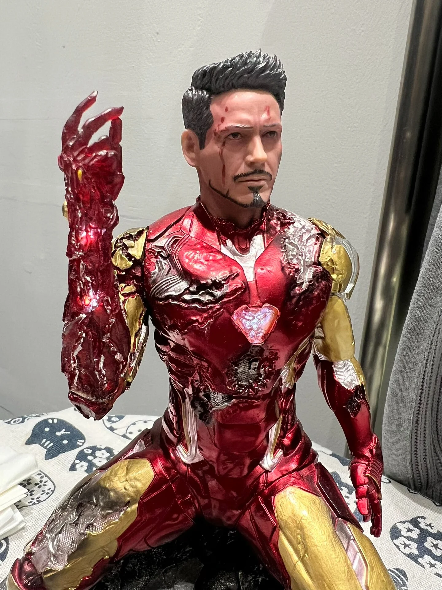 Marvel Iron Man Mark Mk85 Action Figure 25 Cm Finger Raise Kneel Pose Collectible Toy Perfect Gift for Fans and Collectors