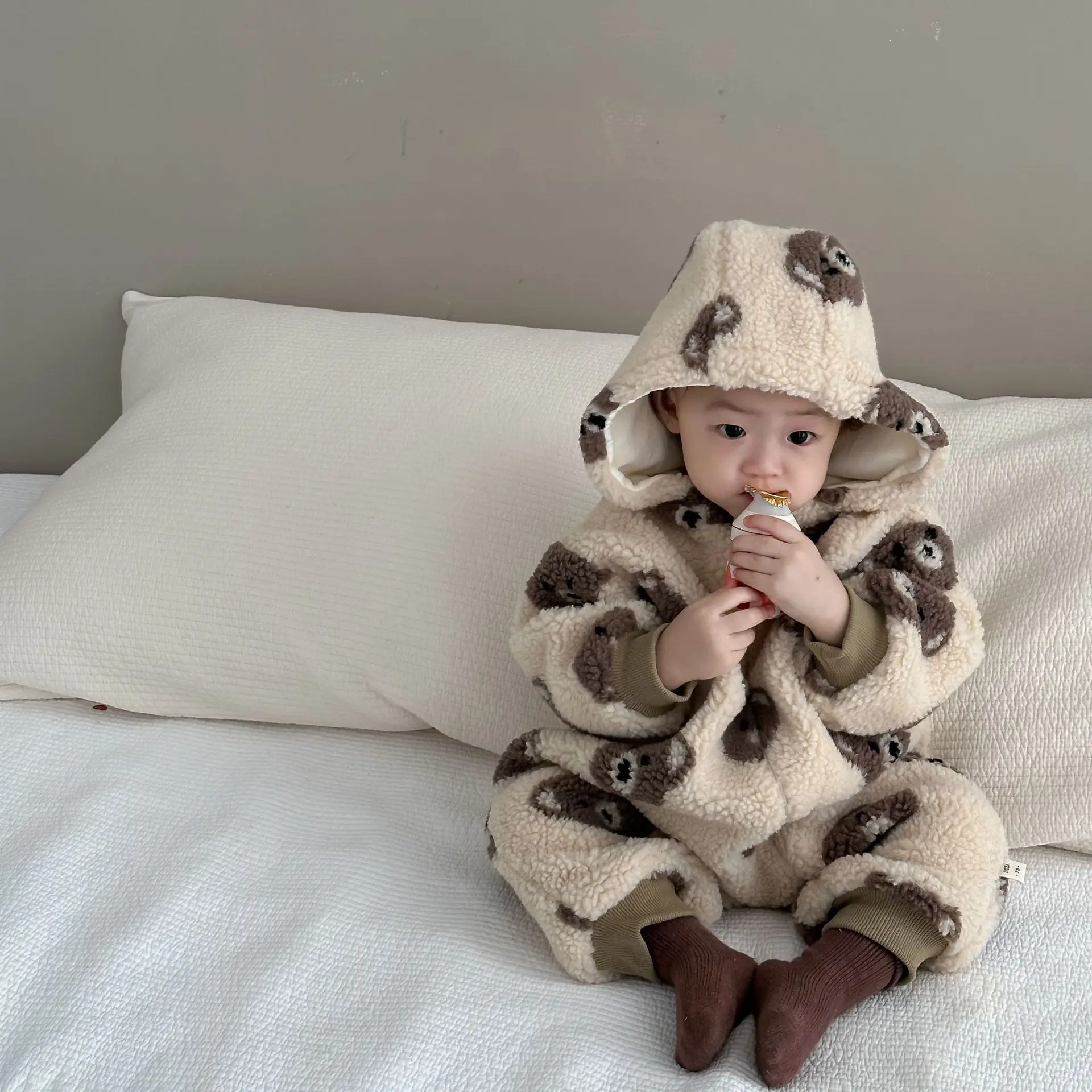 2024 Winter New Baby Cartoon Bear Plush Romper Plus Velvet Thick Infant Boy Girl Hooded Jumpsuit Newborn Toddler Clothes 0-24M