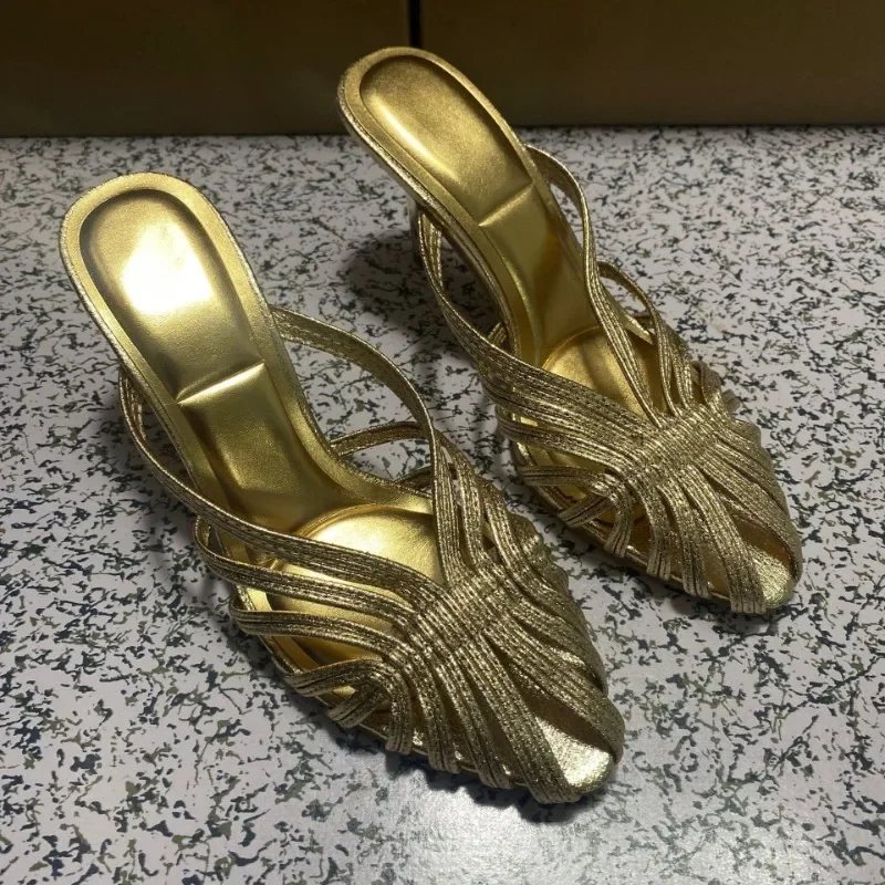 

Брендовые женские босоножки-мюли на высоком каблуке золотого цвета с узким ремешком, роскошная женская обувь для вечеринок, новый дизайн, летняя обувь