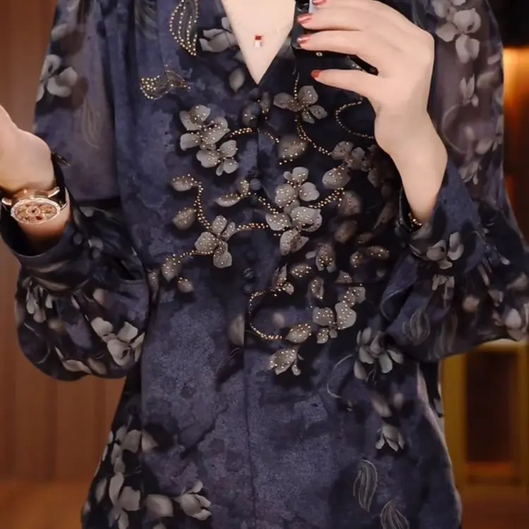 Autumn Western Style Light Luxury Design Age-reducing V-neck Long-sleeved Shirt for Women 2025 New Casual Versatile Slimming Top