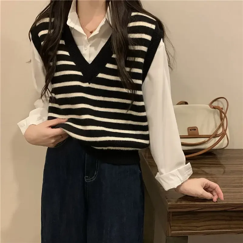 

Striped Knit Vest for Women Casual Sweater Knitting Harajuku Preppy Style Aesthetic Vintage V-neck Lady Crops Simple Lightweight