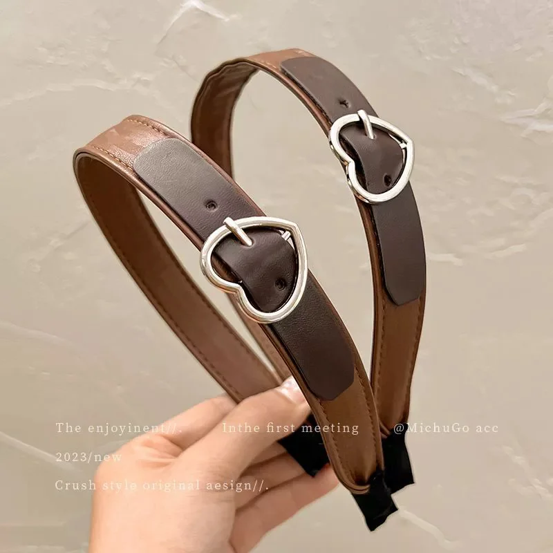 Kaffeefarbene Gürtelschnalle, Liebes-Stirnband für Damen, hohes Totenkopf-Top-Haarband, Maillard-Kopfbedeckung, modisches PU-Leder-Haar-Accessoire – Detail 3