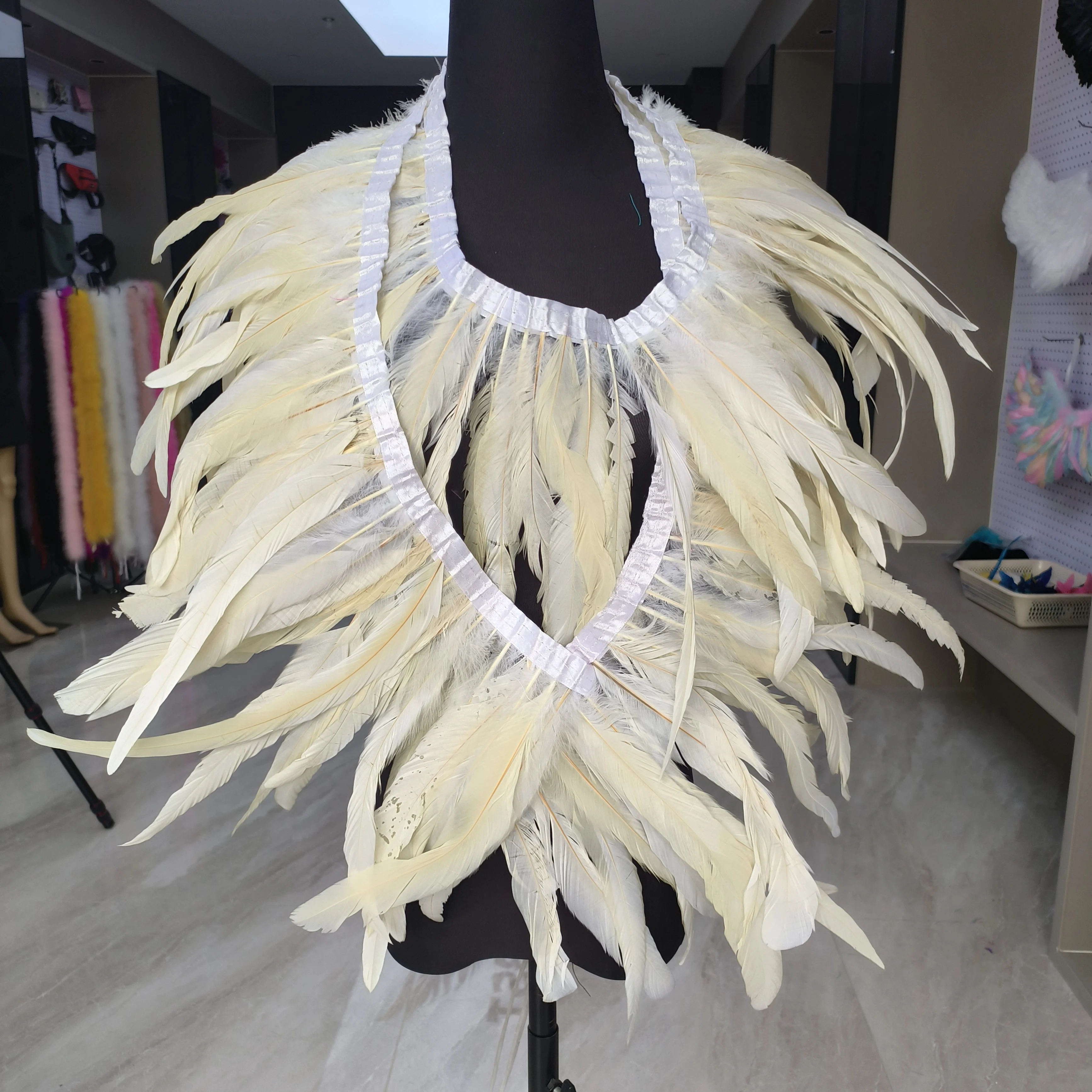 1M 2M White Rooster Tail Feather Trim 25-30cm Natural Chicken Feathers for Crafts Wedding Party Carnival Dress DIY Costume Decor