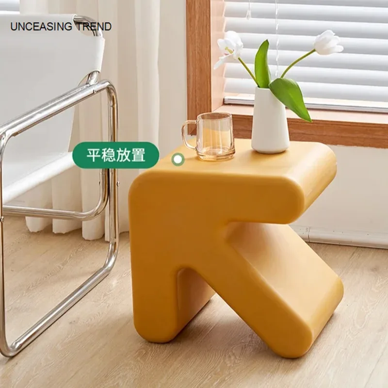 

Creative Living Room Sofa Side Table Bedroom Plastic Bedside Table Shelf Simple Design Colorful Arrow Coffee Tables