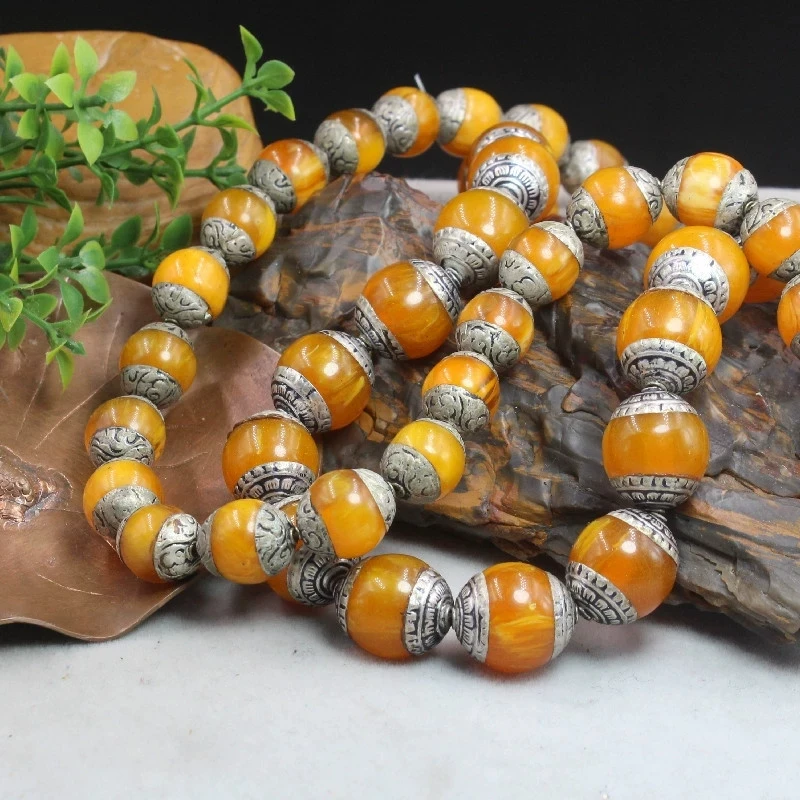China classical white copper hand-inlaid beaded beeswax bead bracelet clothing accessories.