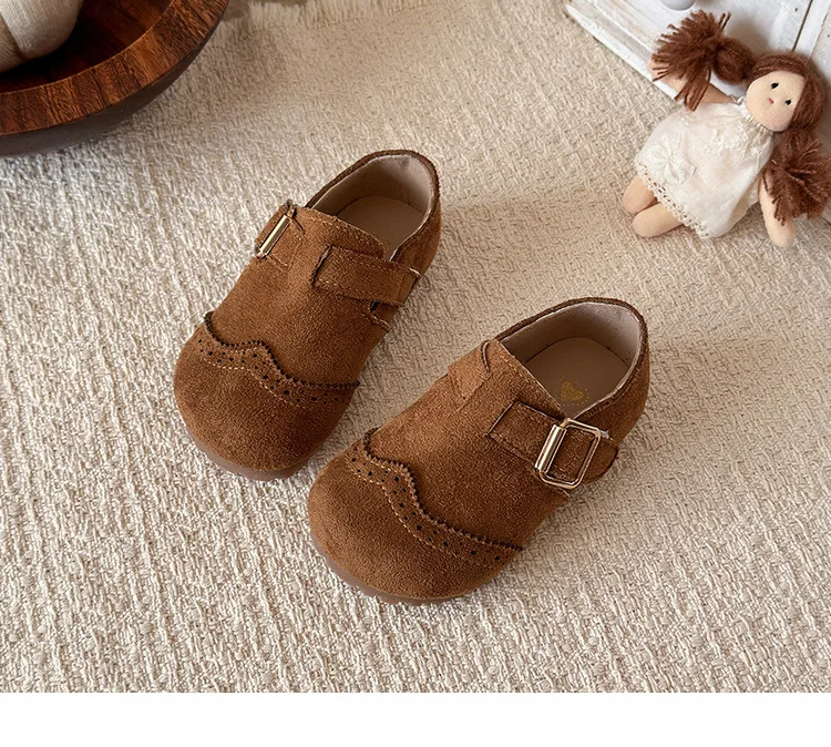2026 Neue Freizeitschuhe für Jungen und Mädchen, modische Kinderschuhe mit Schnalle, runder Zehenpartie, im britischen Stil, Loafer, Unisex-Schuhe für Kinder, Baby-Laufschuhe – Detail 10