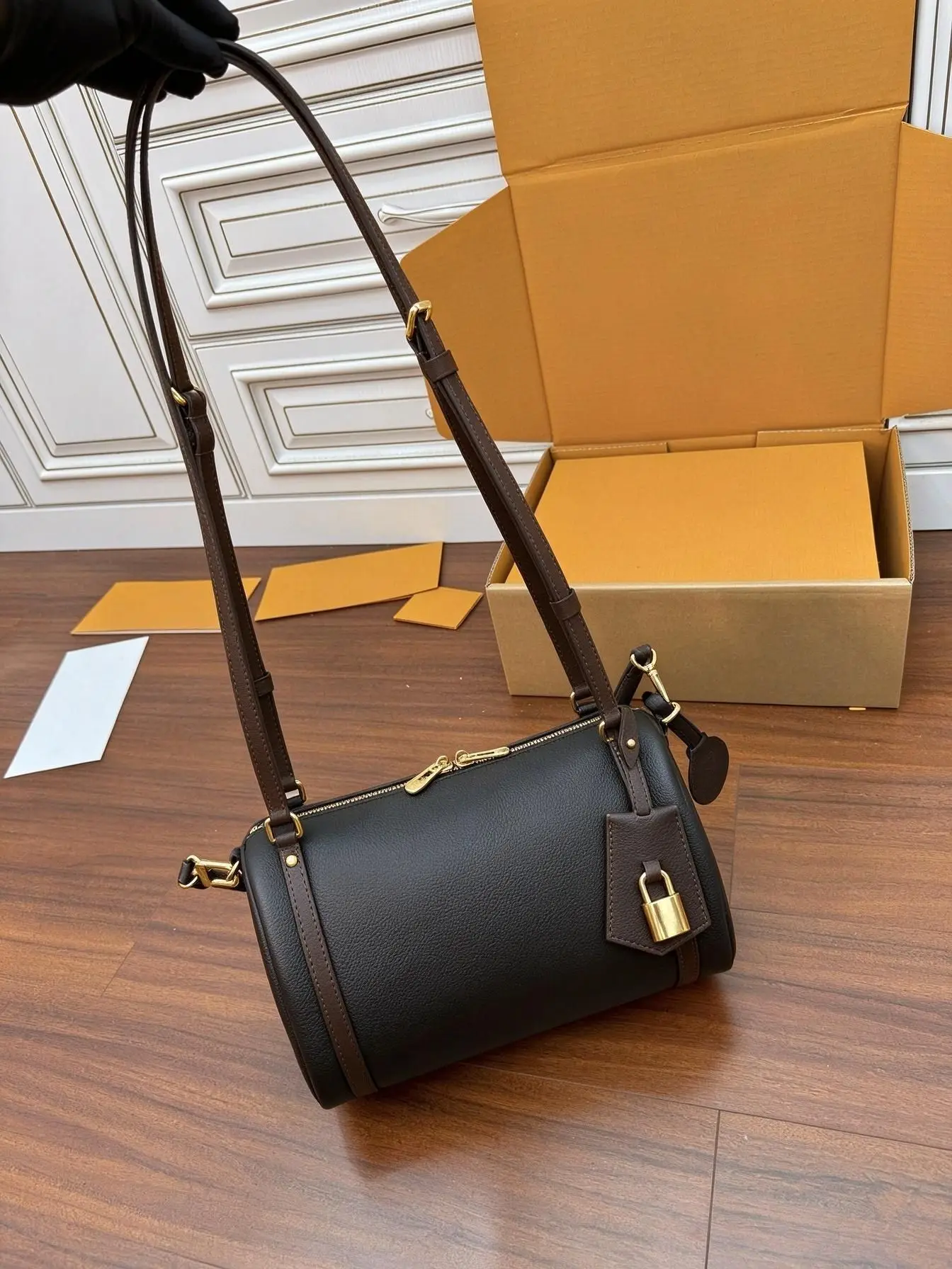 Vintage Ladies Small Barrel Shape Handbag Zipper Closure PU Leather Shoulder Crossbody Bag Metal Lock Pendant Casual Daily Purse