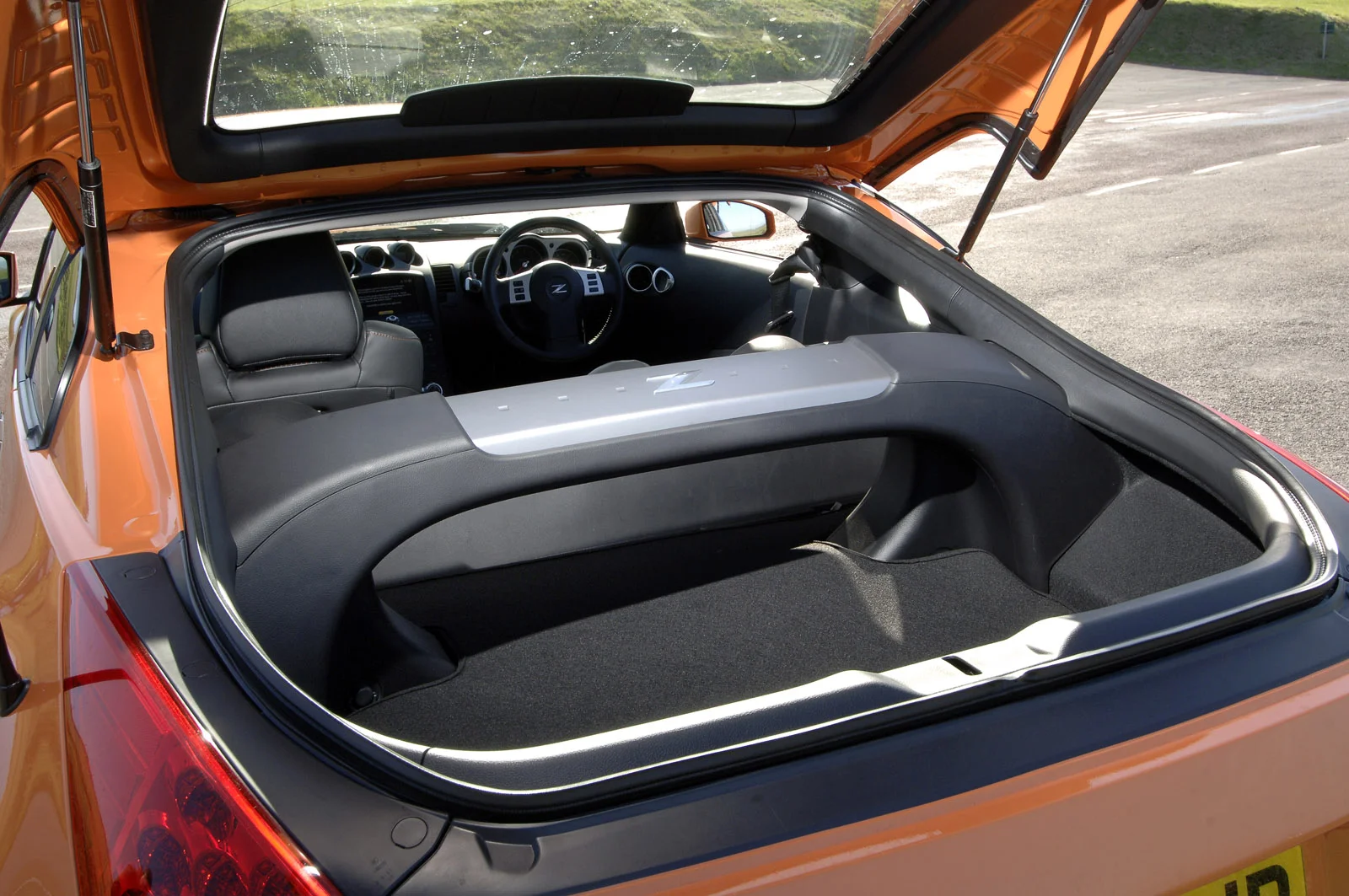 

Автоматические стойки с пружинами для Nissan 350Z 35 2005, купе без спойлера, задняя дверь багажника, подъемник багажника, опоры амортизатора