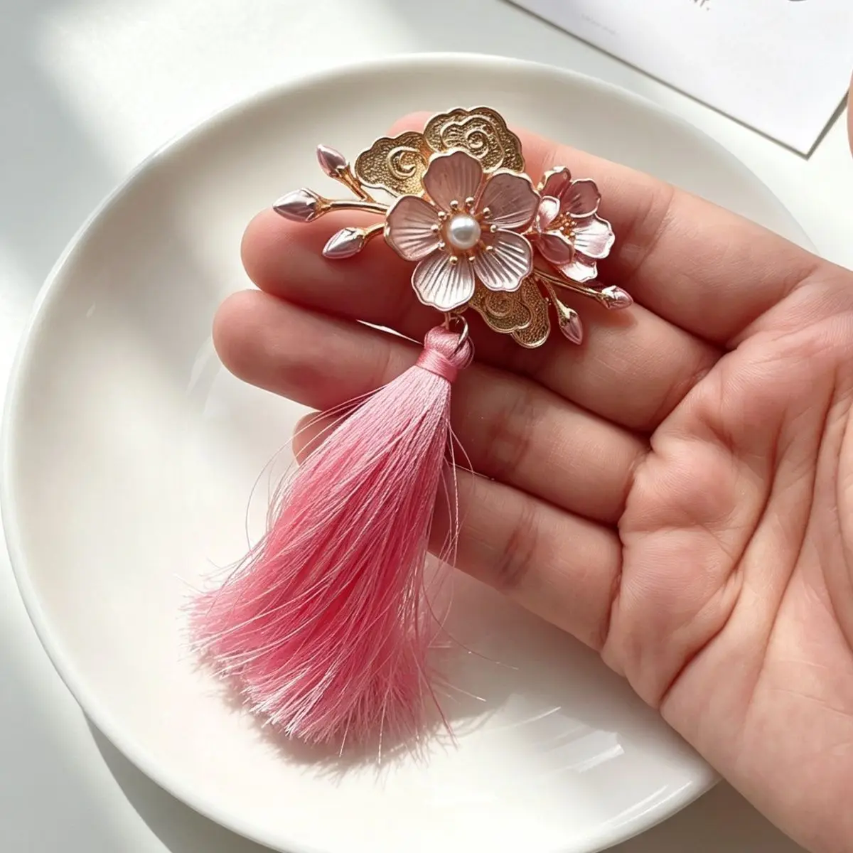 Apricot Bloosom Fashion Tassel Brooch Vintage Enamel Flower Pins Women Brooches Woman Accessories Festival Gift for Girls