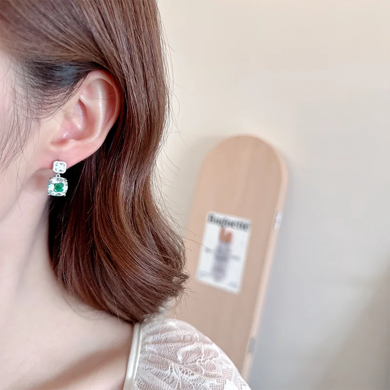 

New high-end, light luxury, niche geometric stud earrings, fashionable square, simple and versatile earrings for women