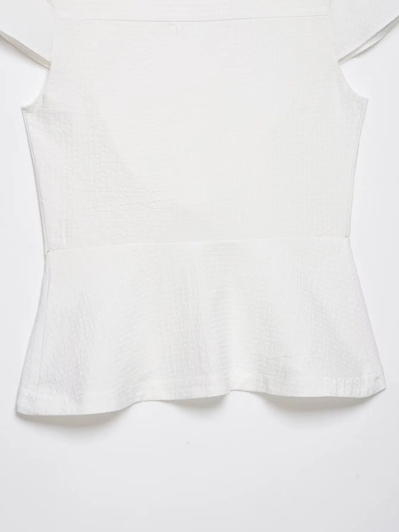 HH Französischer Stil Weiße Bluse mit Ausschnitten und Bindekragen Kurzarm Vorderer Knopfverschluss Schößchen-Oberteil Sommer Picknick Resort & Strand Büro-Outfit – Detail 4