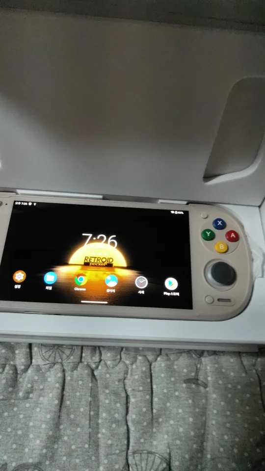 Customer photo for Pocket Cinema AMOLED Gaming Handheld – Retroid Pocket 6 — Gearfinch