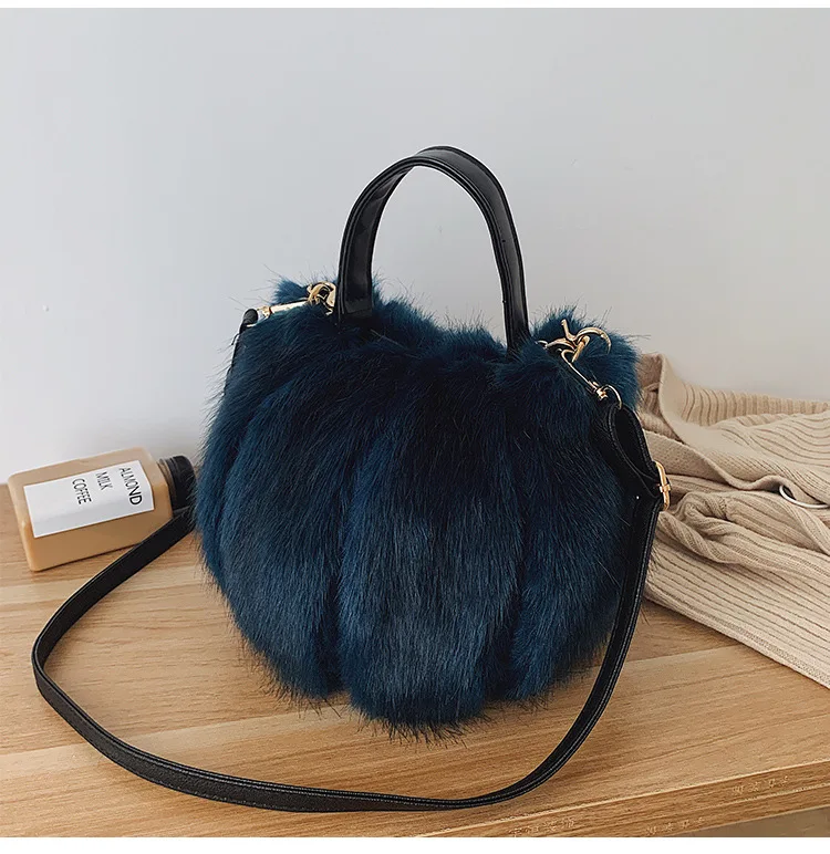 2023 Faux Fur Women Luxury Handbags Autumn Winter Casual Fashion Ladies Shoulder Bags Female Cute Velvet Crossbody Bags Bolsa