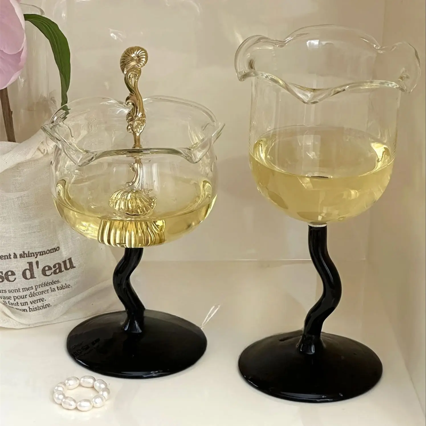 

European-style Alien Vintage Tall Glass, Creative Lily-of-the-valley Champagne Juice Glass, Household Cute Cocktail Cup