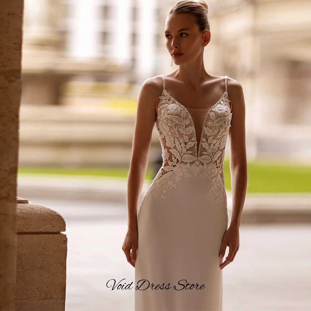 Deep V-neck Backless Robe de mariée Customized Spaghetti Straps Wedding Dress Exquisite Appliques and Beading Bridal Gowns