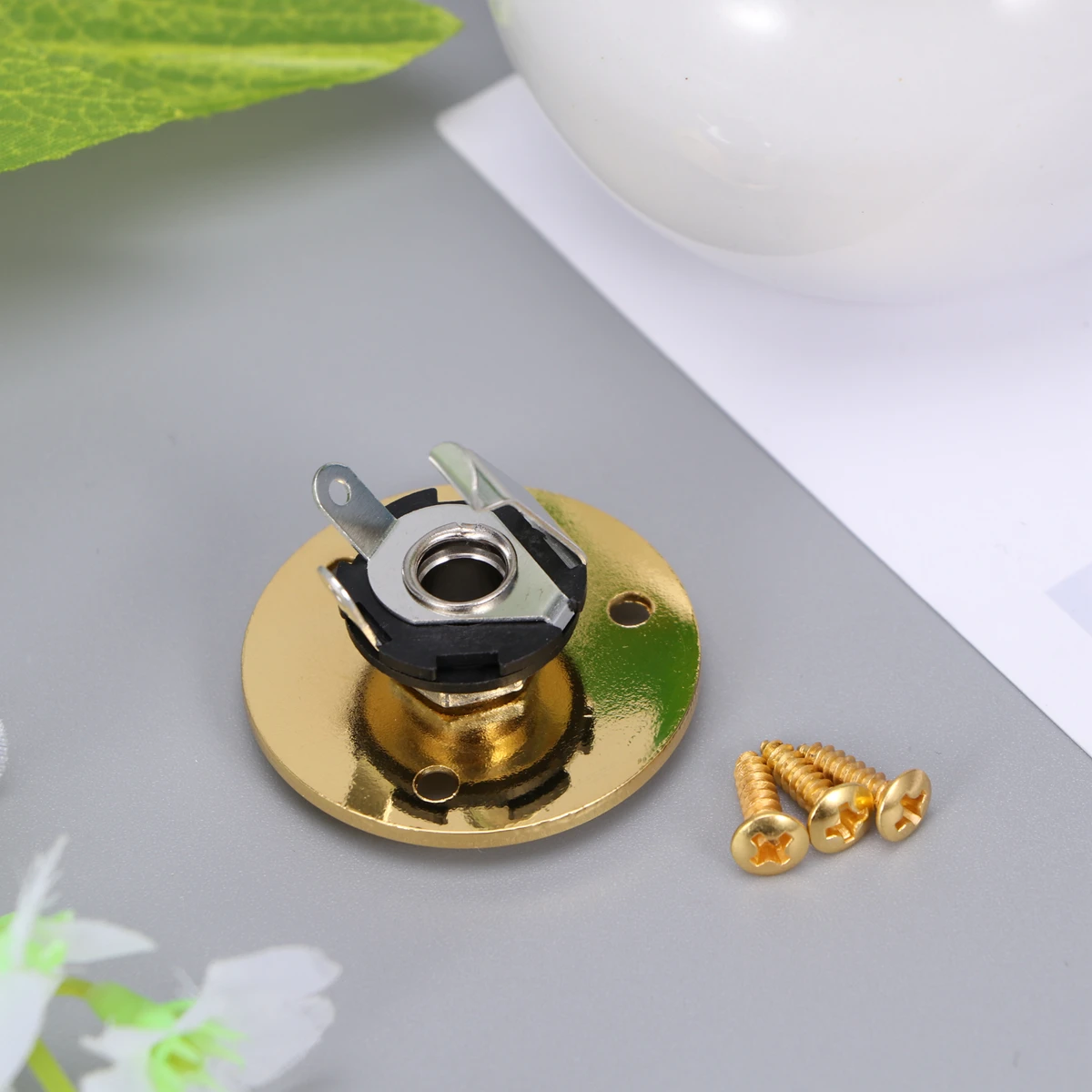 

Round 1/4 Inch 6.35mm Guitar Jack Plug Socket Guitar Pickup Output Input Jack Plug with Jack Plate Screws for Electric Guitar Ba