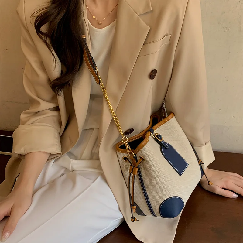 

Женская сумка-ведро контрастного цвета, новинка 2025, модная и универсальная нишевая высококачественная портативная сумка через плечо с уникальным дизайном