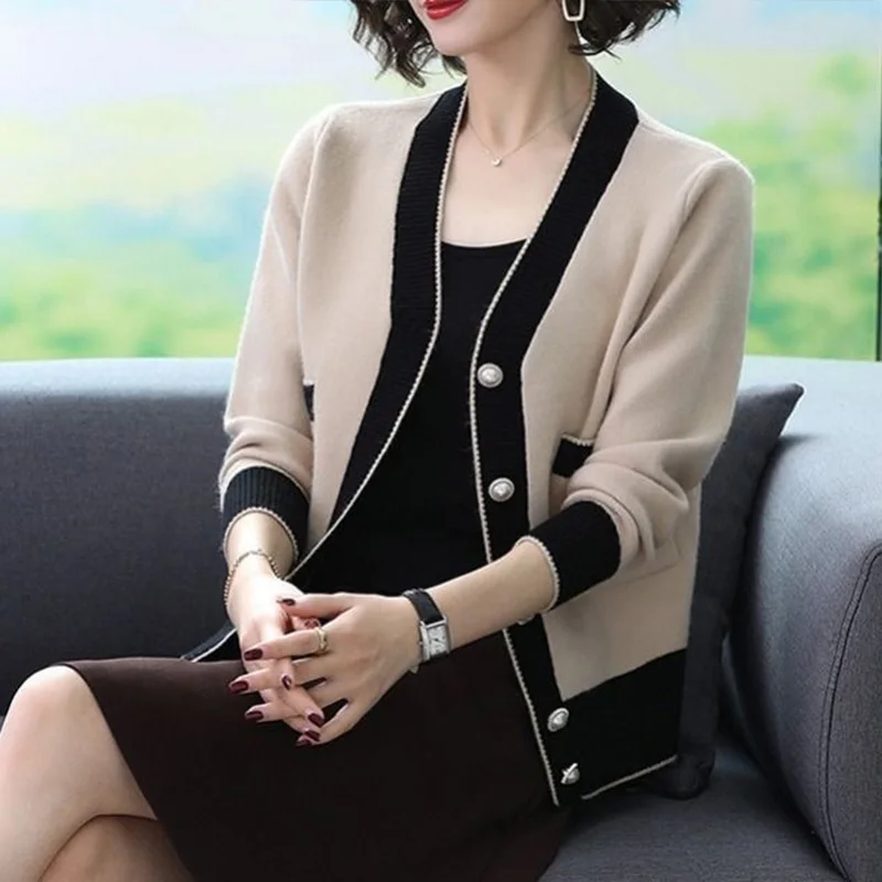 Spring Autumn Fashion Knitting Cardigan Coat Female All-match Buttons V-neck Long Sleeve Sweater 2024 New Patchwork Pocket Tops