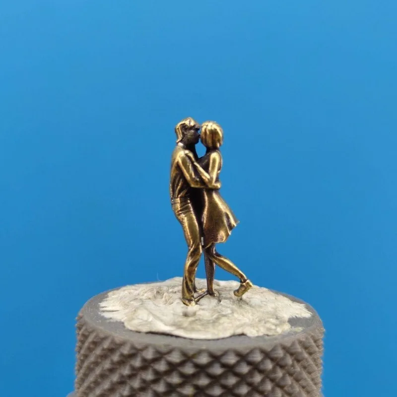 Kissing Couple Action Figures Metal Brass Valentine Gifts Miniature Ornament Accessories Toys Personality Photography Props