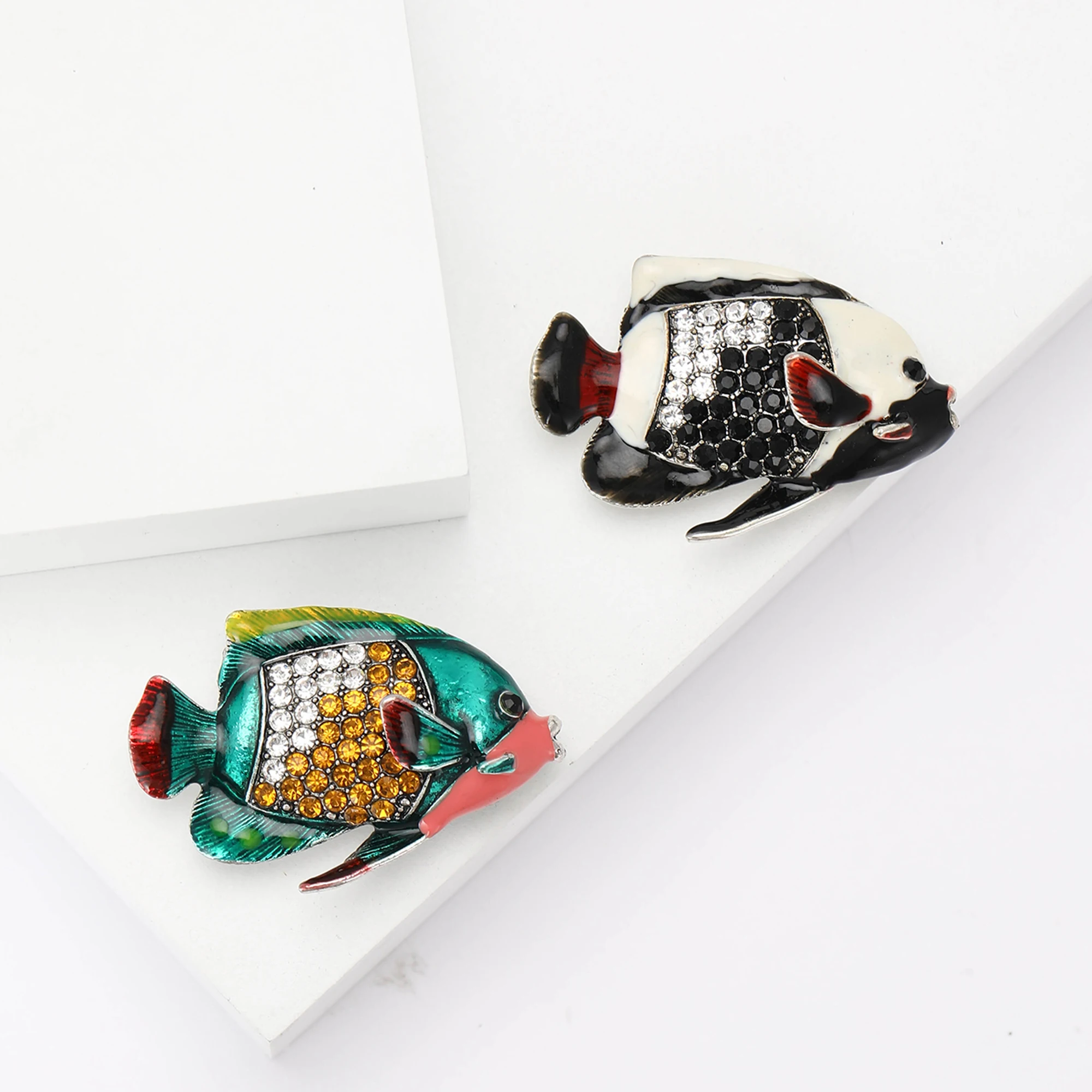 دبابيس سمكة كلاسيكية من حجر الراين من بيوت آند بيري للنساء، دبابيس على شكل حيوانات، هدايا حفلات الأصدقاء، إكسسوارات مجوهرات