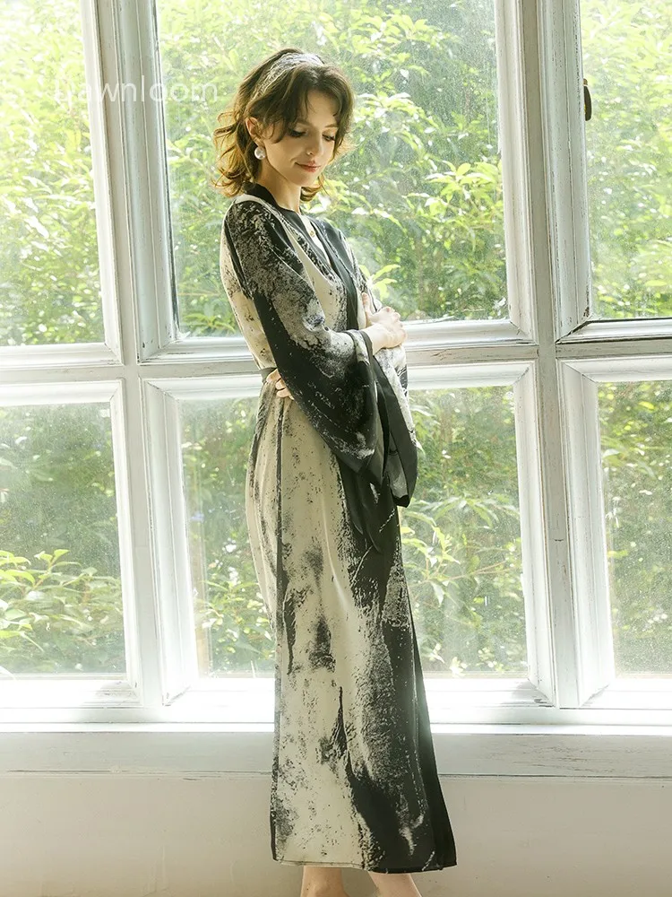 ثوب نوم طويل وطول الفخذ مطبوع بألوان مائية للنساء على الطراز الفرنسي ملفوف بالدانتيل بقصة ضيقة من الحرير ملابس منزلية أنيقة