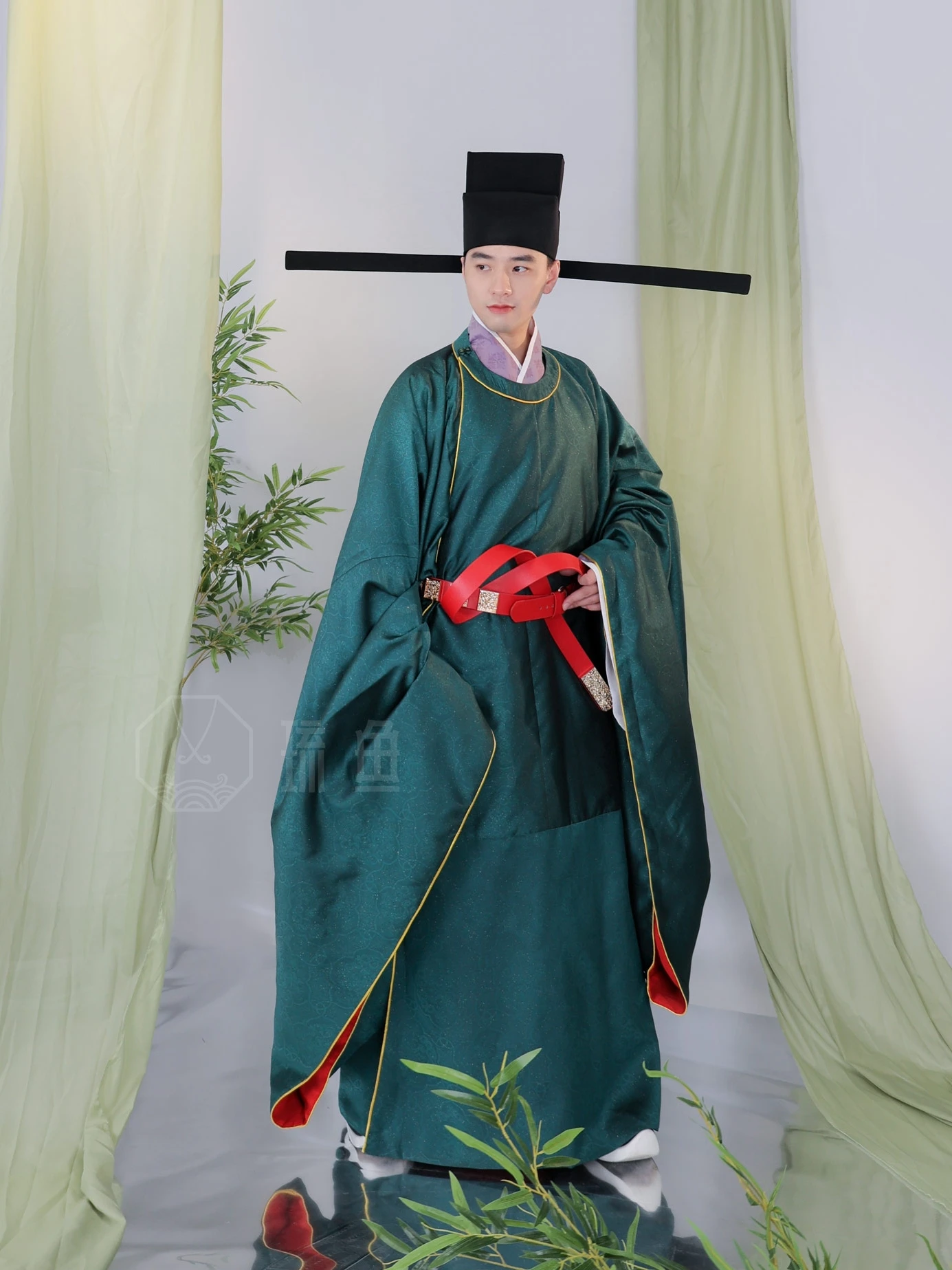 

Chinese Hanfu Costume Ancient Official Attire Song dynasty Round neck robe Traditional Scholar Long Robe Swordsman Cosplay Outfi