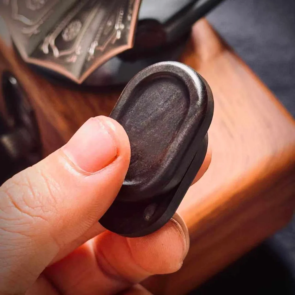 GOFIT EDC Wooden Tinkling Mechanical Carved Fingertip Card Pusher Desktop Decompression Toy