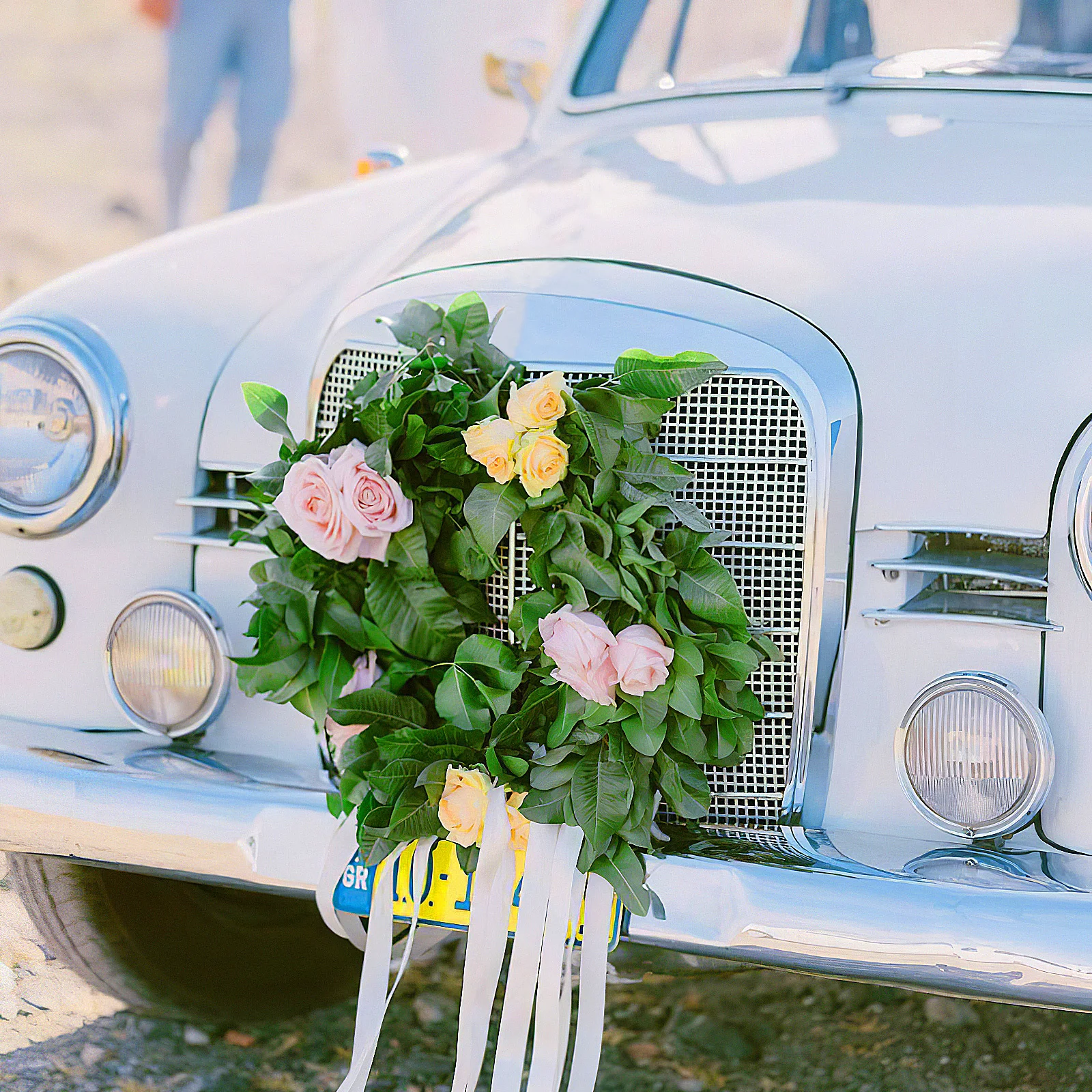 

2Pcs Wet Floral Foam Ring with Suction Cups Green Flower Mud Base for Wedding Car Hood Decor DIY Floral Arrangements Foam