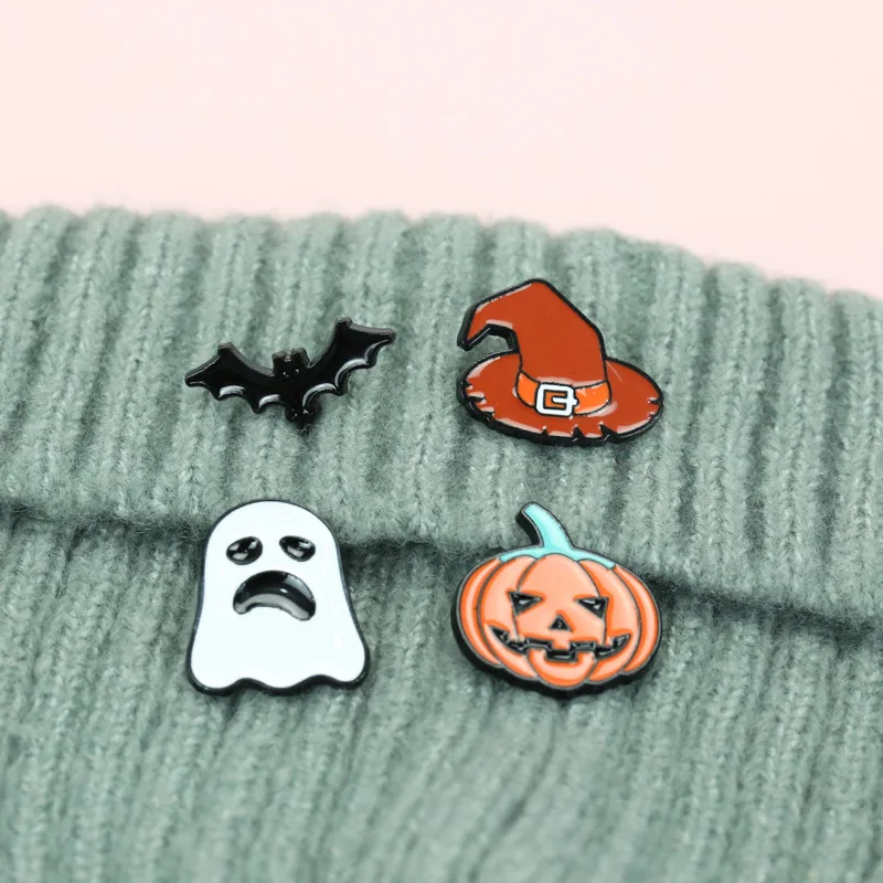 Broche de dibujos animados con cabeza de calabaza y murciélago, Serie de Halloween, bolso, sombrero fantasma, a la moda, novedad