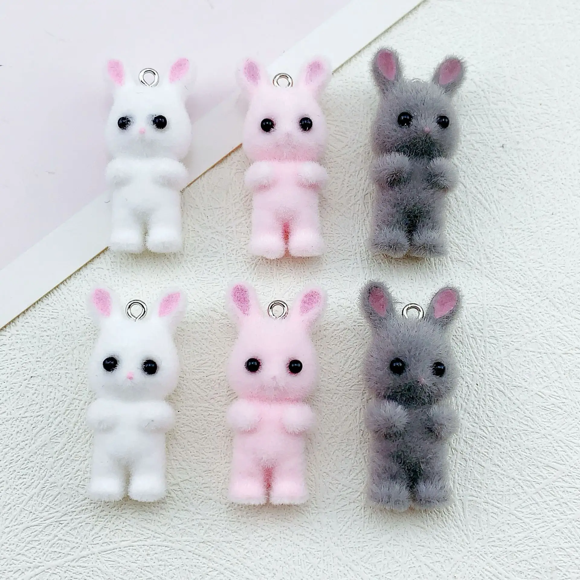 30 szt. Króliki z kreskówek Kawaii 3D puszysty stada zwierząt króliki miniaturowe lalki brelok naszyjnik DIY rzemiosło biżuteria