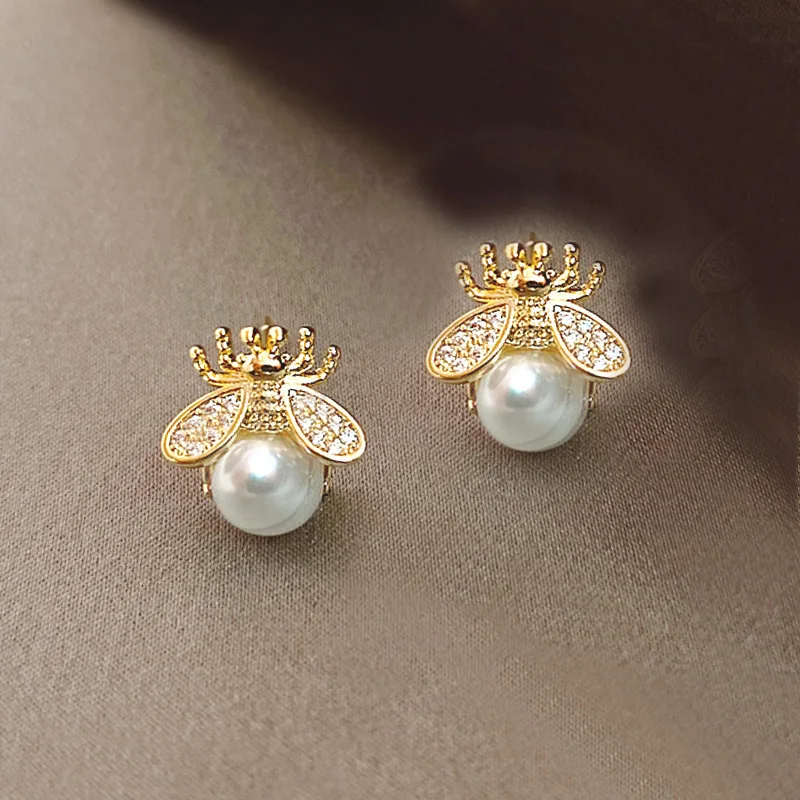 Fashion Bee Pearl Earrings Are Simple, Small and Delicate, Fashion Earrings Are Elegant, Crystal Earrings Are Women\'s Gifts