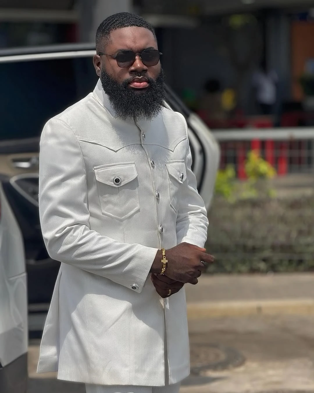 

Two Pieces Handmade Men Suits Blazer Pants Regular Fit Single Lapel Breast Pocket Stylish Formal Business Office Suits Custom