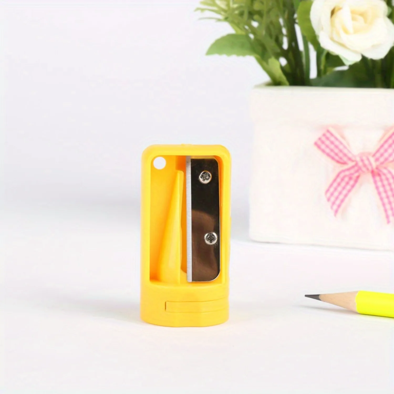 Multifunctional Portable Pencil Sharpener: Colorful Single Hole Sharpener for Student Learning Supplies