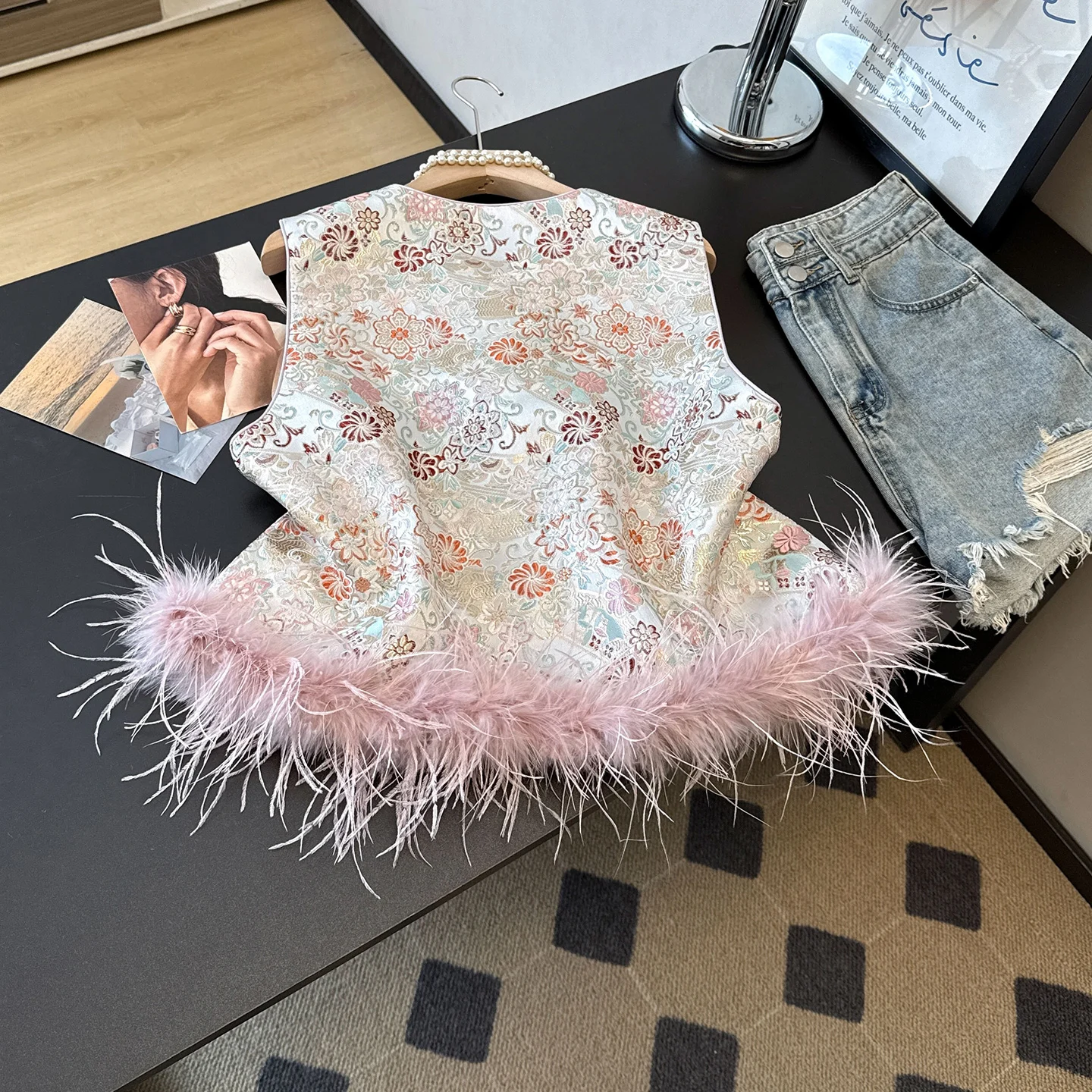 New Chinese Style Autumn Fashion Embroidered Tunic Top with Detachable Ostrich Feather round Collar Button up Women's Vest