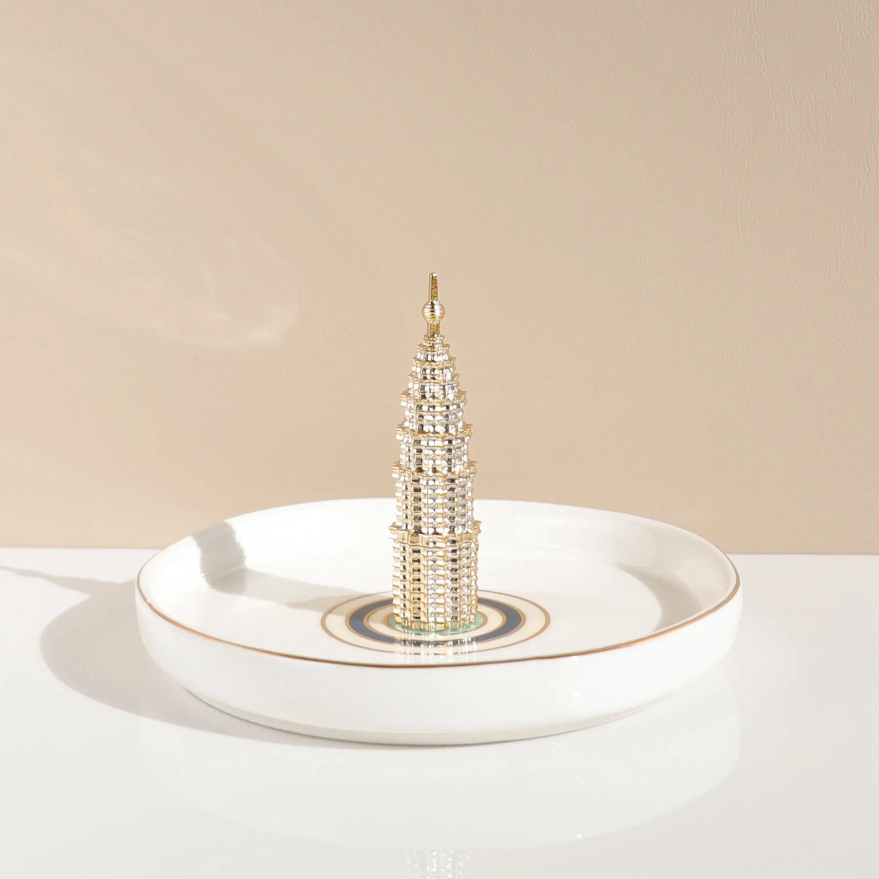 

Керамическая тарелка для ювелирных изделий в американской строительной башне, керамический поднос для колец, круглая тарелка для домашних украшений, тарелка для хранения ожерелья