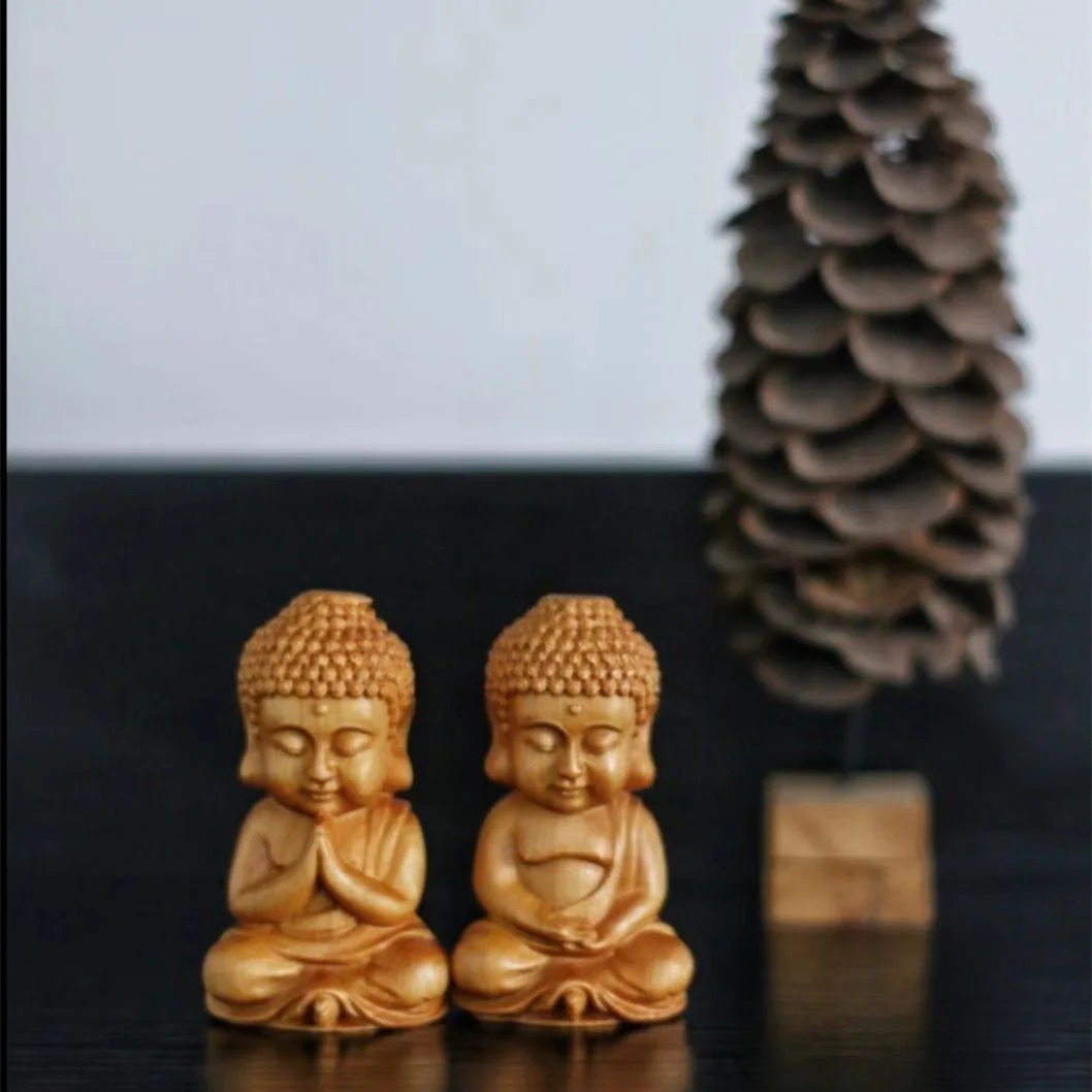 Cypress Wood Carved Small Sakyamuni Buddha Figurine Wenwan Hand Play Wooden Craft Desktop Decor Gift Collectible Ornament
