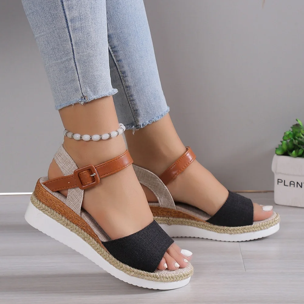 

New fashionable casual sandals with a slope and fish mouth, summer buckles, worn on beach sandals