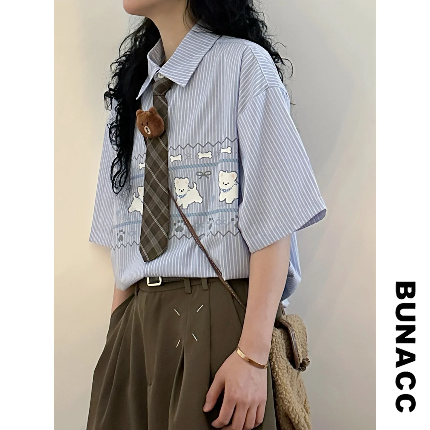 

Летняя свободная рубашка BUNACC2026 в полоску с коротким рукавом и вышивкой, женская винтажная рубашка в гонконгском стиле с вышивкой собаки, в клетку